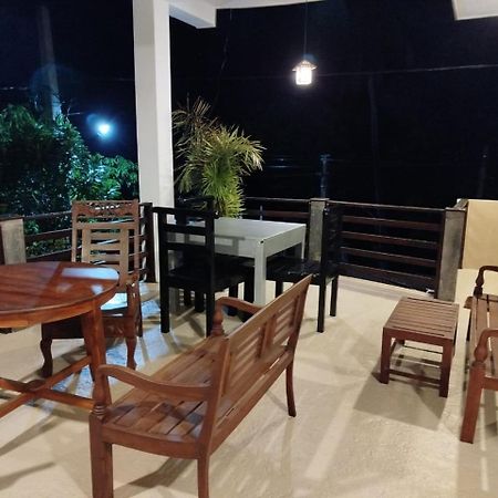 Siyon Yula - Guest House Хіккадува Екстер'єр фото