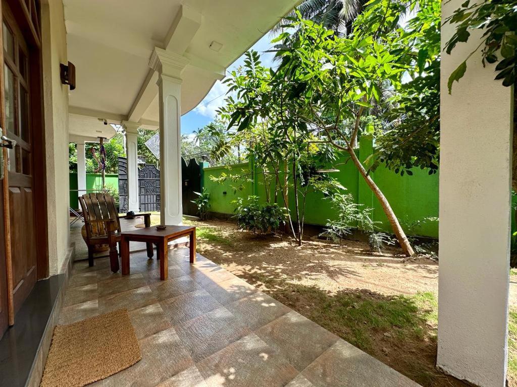 Siyon Yula - Guest House Хіккадува Номер фото