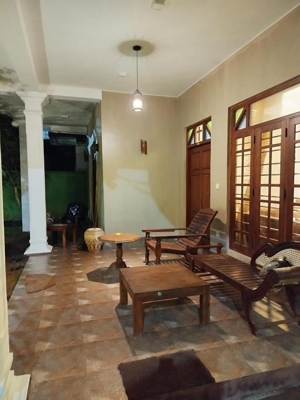 Siyon Yula - Guest House Хіккадува Екстер'єр фото