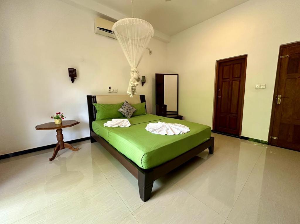 Siyon Yula - Guest House Хіккадува Екстер'єр фото