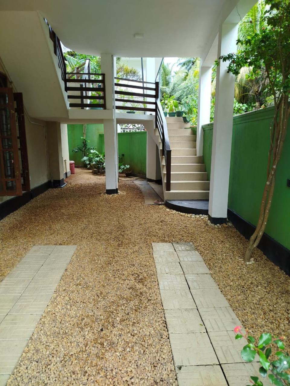 Siyon Yula - Guest House Хіккадува Екстер'єр фото
