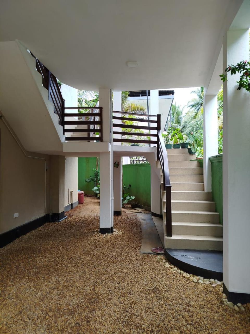 Siyon Yula - Guest House Хіккадува Екстер'єр фото